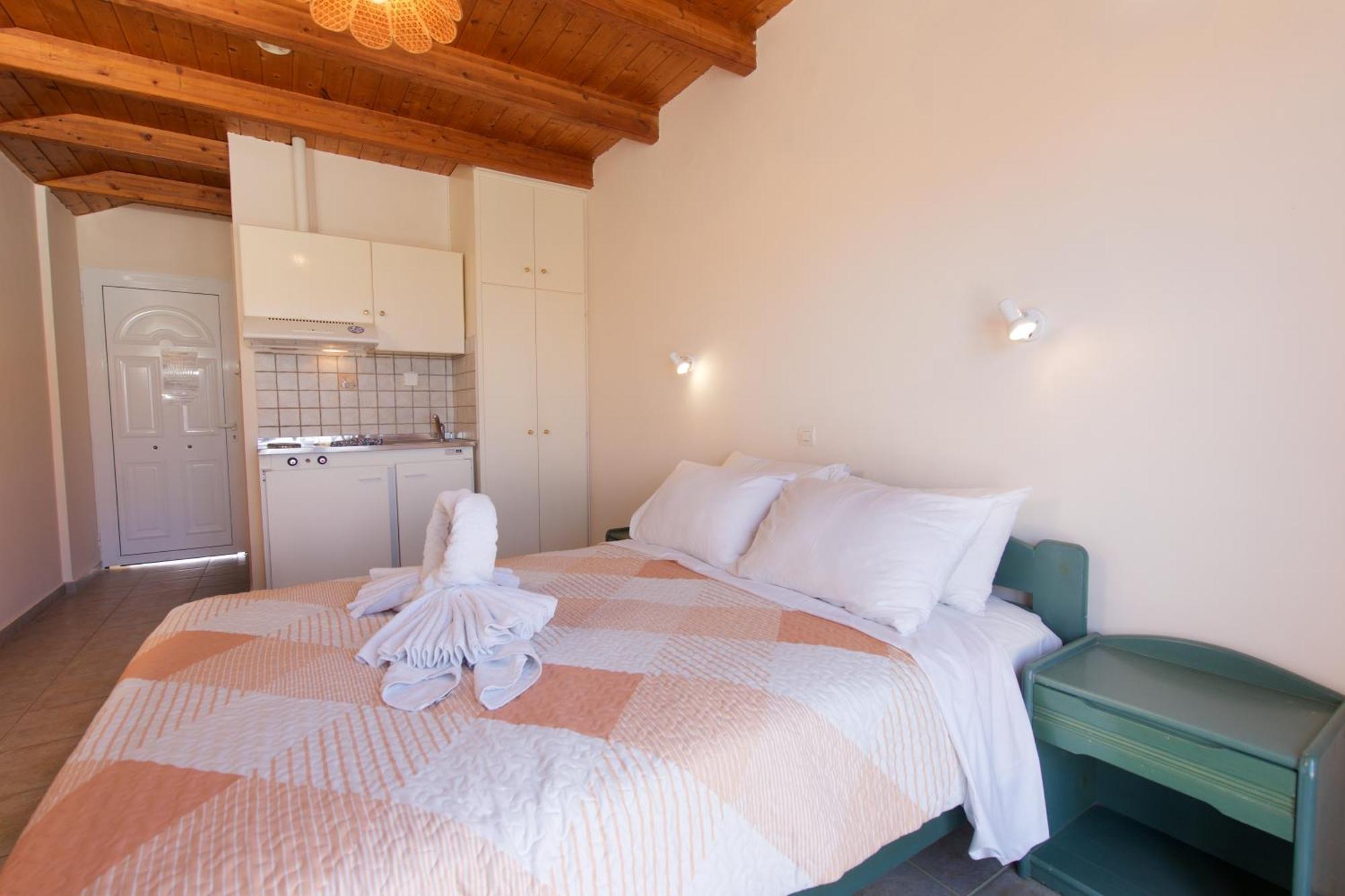 Theodora Studios & Apartments Skala  Экстерьер фото