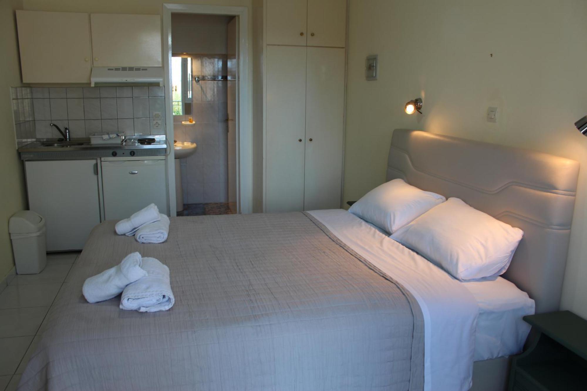 Theodora Studios & Apartments Skala  Экстерьер фото