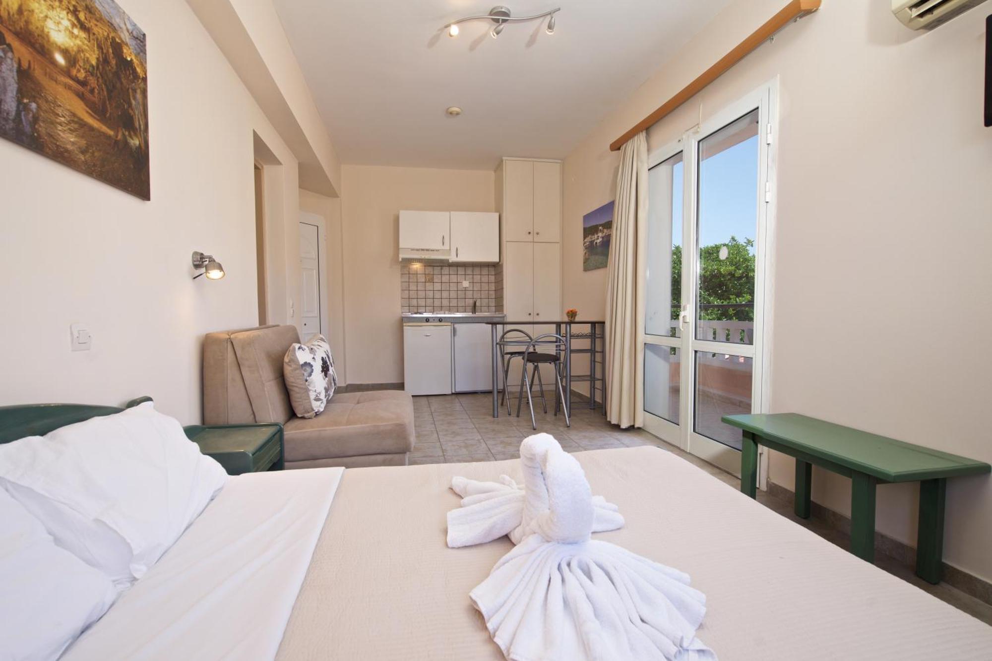 Theodora Studios & Apartments Skala  Экстерьер фото