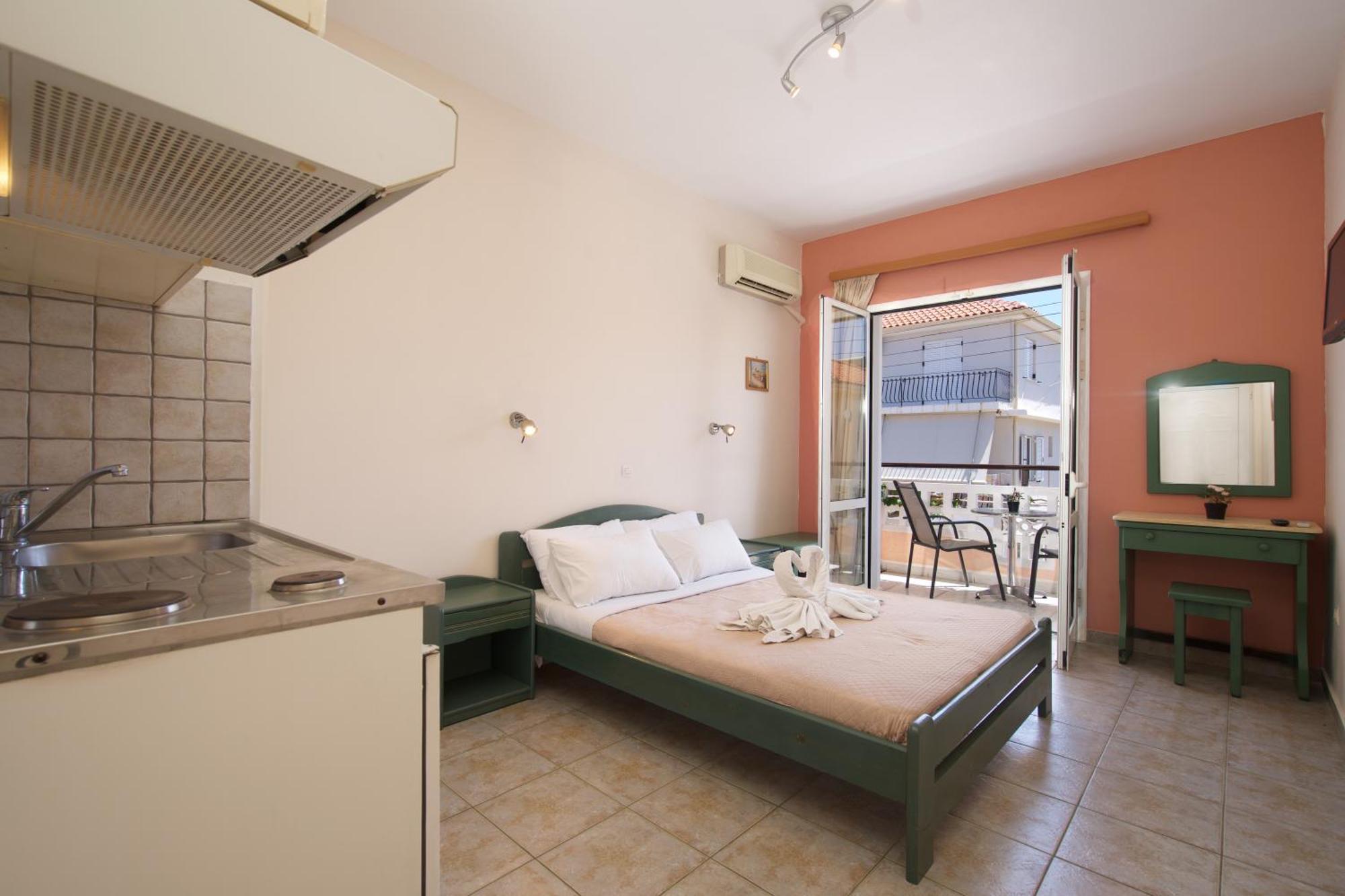 Theodora Studios & Apartments Skala  Экстерьер фото