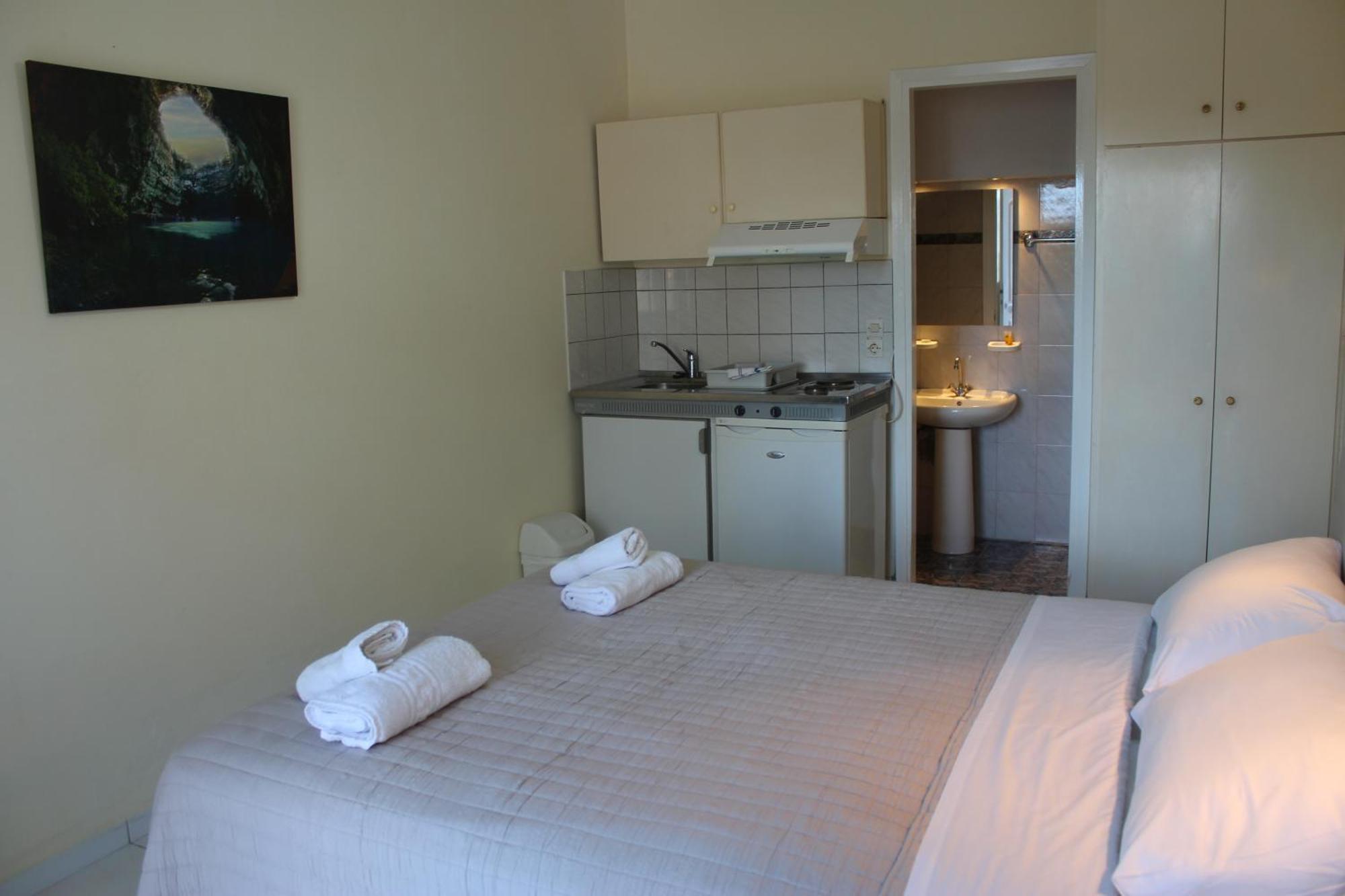Theodora Studios & Apartments Skala  Экстерьер фото